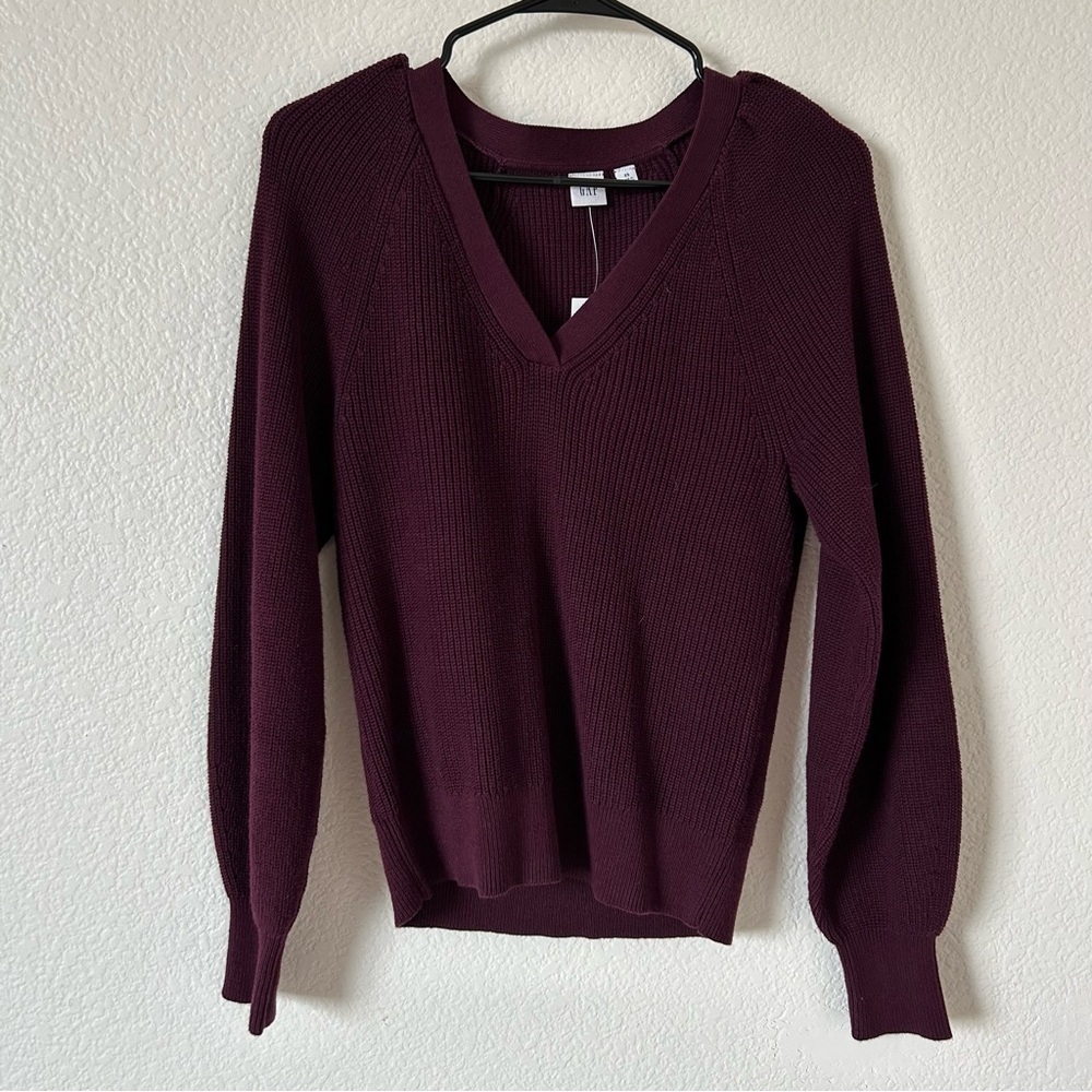 NWT Gap women’s XSmall Long Sleeve V-Neck Plum Purple Sweater